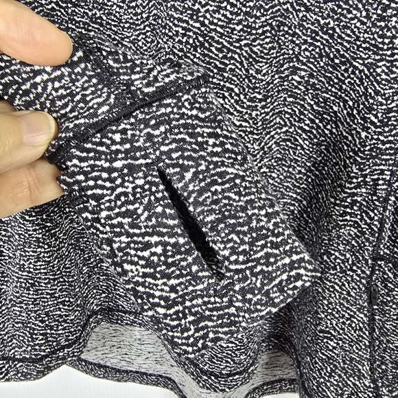 Lululemon Women's Outrun 1/2 Zip Running Luon Ripple Jacquard Black White Size ? - Picture 7 of 16